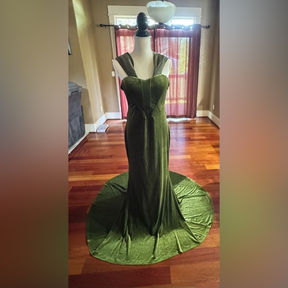 Luxurious Olive Green Maxi Mermaid Dress - Picture 1 of 11